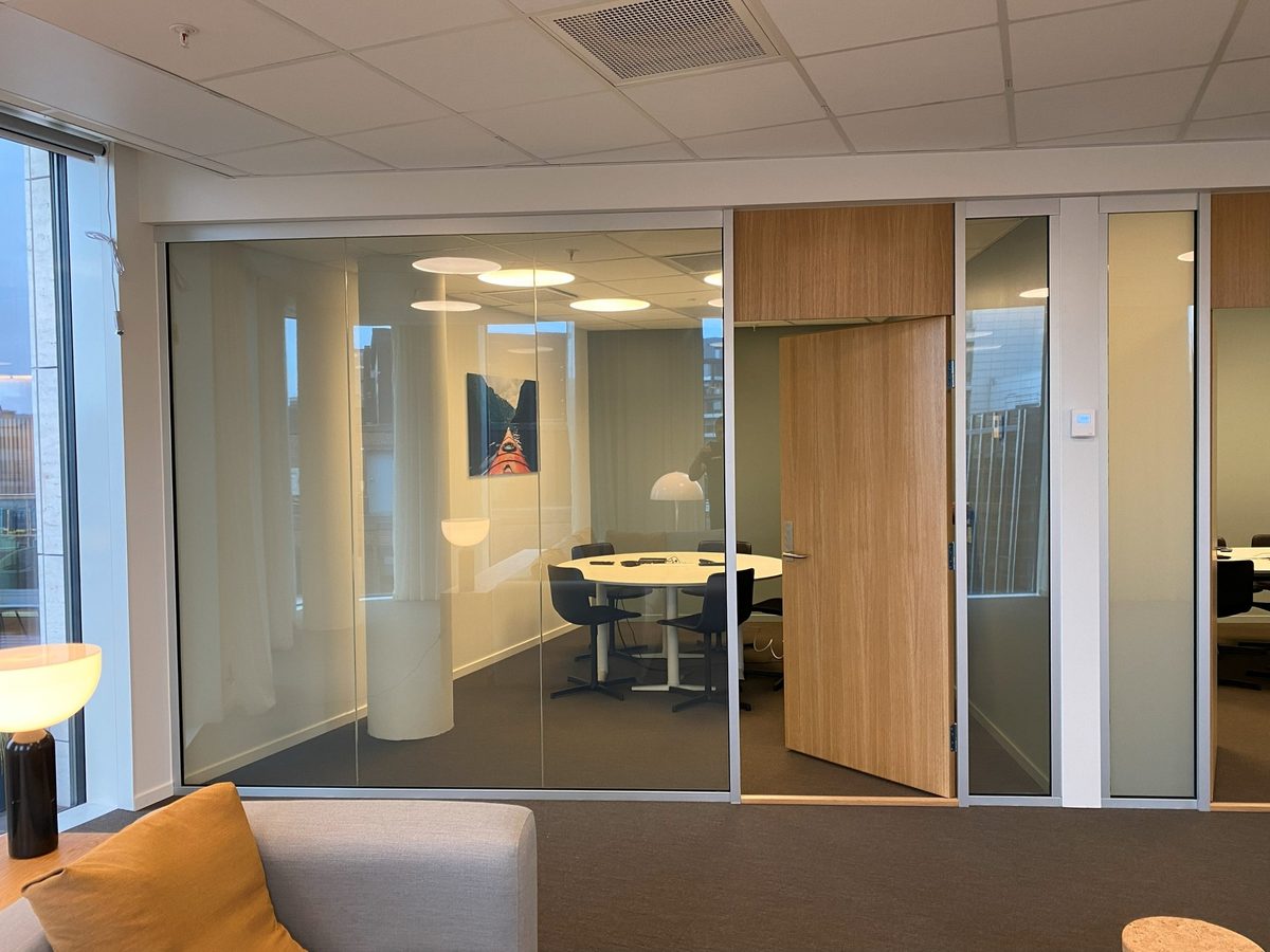 Samme glassflate, smartfilm i klar tilstand